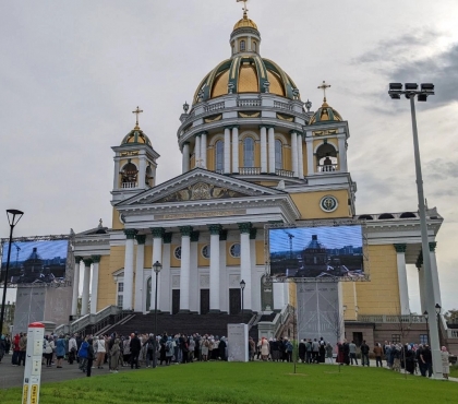 В Челябинске освятили нижний храм кафедрального собора Рождества Христова