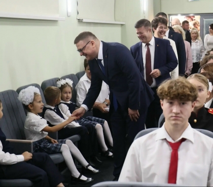 Алексей Текслер поздравил школьников, студентов и учителей с началом учебного года