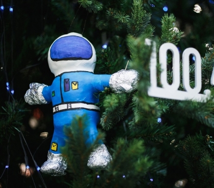 Ребята из Челябинска получили более 100 тысяч рублей за ёлочные игрушки