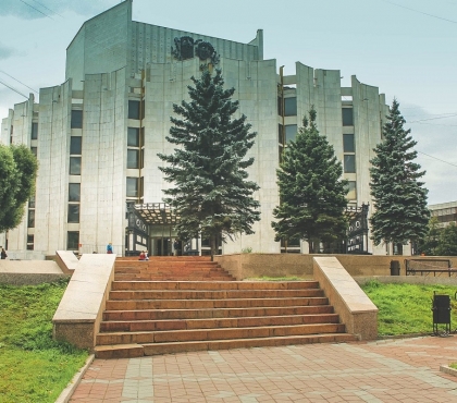У театра Наума Орлова предложили установить открытый лифт, чтобы можно было миновать ступеньки