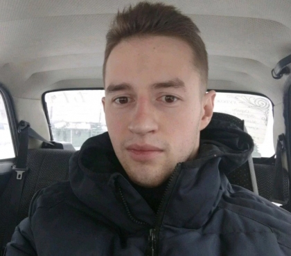 Челябинцы разгадали тайну парня, продающего свои объятия за 99 рублей