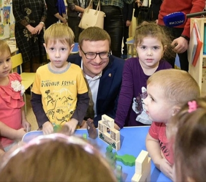 100 тысяч за третьего: Алексей Текслер предложил увеличить региональный маткапитал