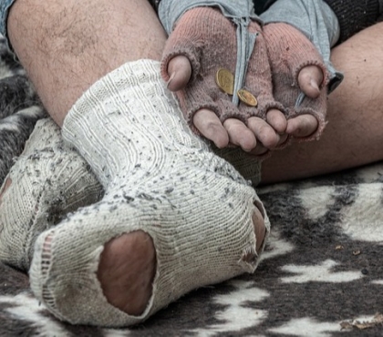 Где бесплатно поесть, лечиться и получить помощь: в Челябинске издали справочник для бездомных