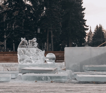 В Челябинске начали разбирать ледовый городок из-за плюсовых температур