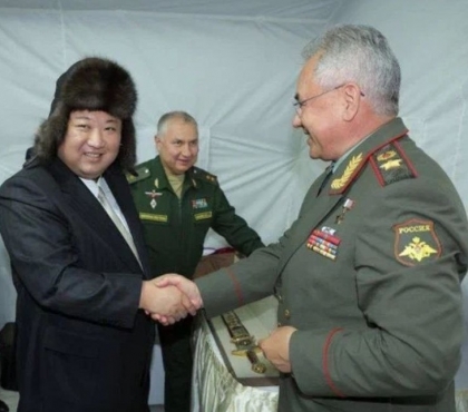 Ким Чен Ыну подарили меч, сделанный в Златоусте