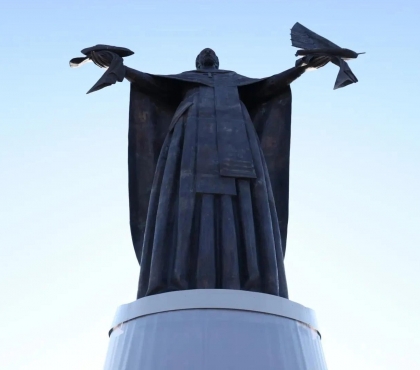В Сатке открыли статую Николая Чудотворца по иконе Конюхова и обновили две поликлиники