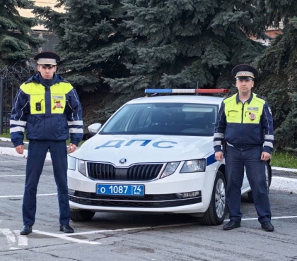 Полицейские помогли спасти ребенка из Копейска, которому стало плохо в машине