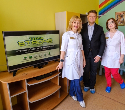 В Челябинске школьники подарили пациентам областной детской больницы приставку, чтобы заниматься виртуальным спортом