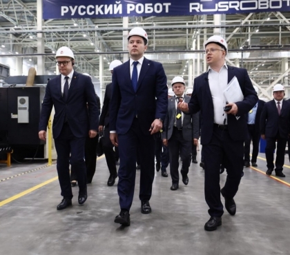 Министр промышленности и торговли посетил завод промышленных роботов в Челябинске