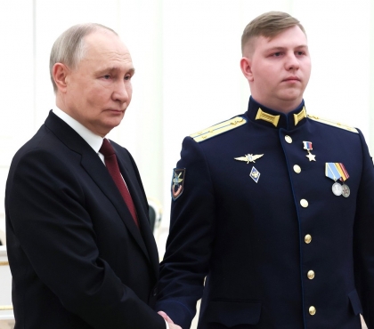 Владимир Путин вручил звезду Героя России старшему лейтенанту из Южноуральска