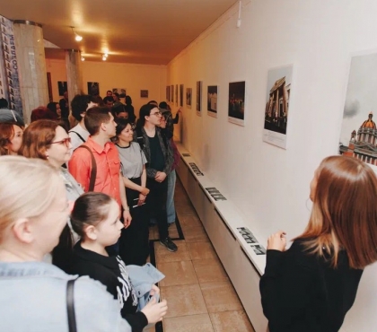 Успейте увидеть: в Челябинске открыли фотовыставку «Голос города»