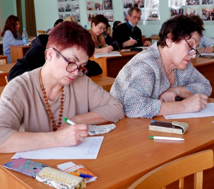 Снова за парту: жителей Челябинска зовут на бесплатные курсы русского языка