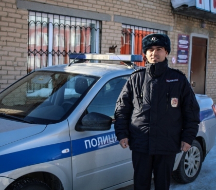 Участковый из Еткуля спас из горящего дома неходячую пенсионерку и её дочь