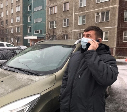 Депутаты из Южноуральска на личном авто стали возить врачей к пациентам