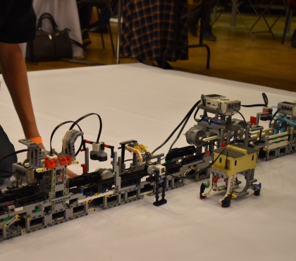 Школьники из Челябинска собрали модель прокатного стана ЧМК
