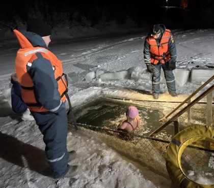 Более 10 тысяч южноуральцев окунулись в крещенские купели