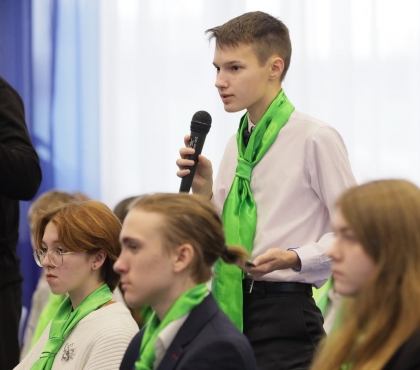 Экология в приоритете: Алексей Текслер встретился со школьниками на Детско-юношеском экофоруме