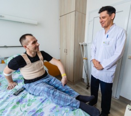 Челябинские кардиохирурги спасли раненного под Бахмутом бойца, поставив ему механический клапан сердца