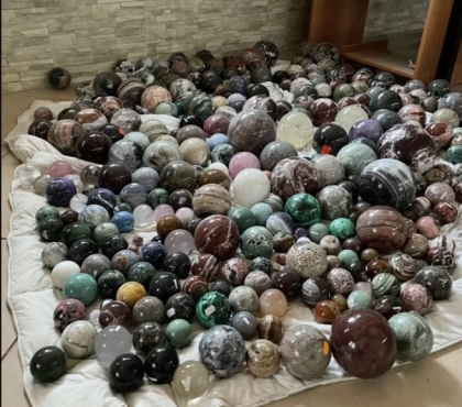 Самая странная коллекция: челябинец продаёт 300 каменных шаров за 850 тысяч рублей