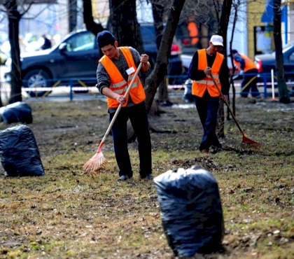В Челябинске начались весенние субботники