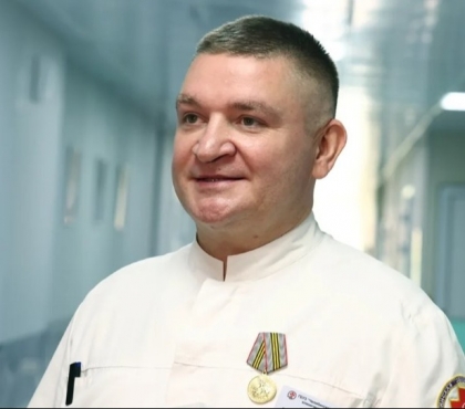 В Челябинске СОБР наградил врача-офтальмолога, который спас зрение десяткам бойцов СВО