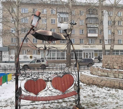 В исправительной колонии Копейска изготовили скамью примирения