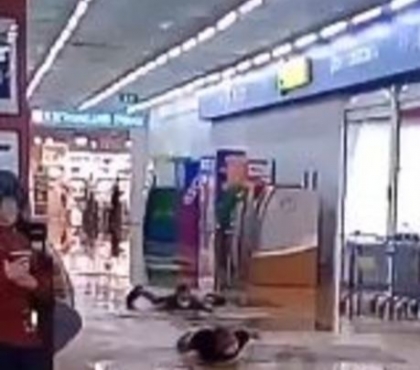 Посетители утроили “заплыв” в затопленном ТРК в Челябинске
