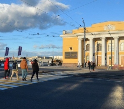 В Челябинске между набережной и филармонией организовали пешеходный переход