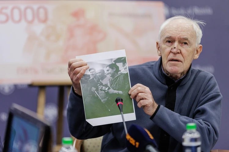 Краевед Юрий Латышев, приглашенный в экспертную группу Банка России для модернизации дизайна банкнот, объяснил, как на купюре появился “Сказ об Урале