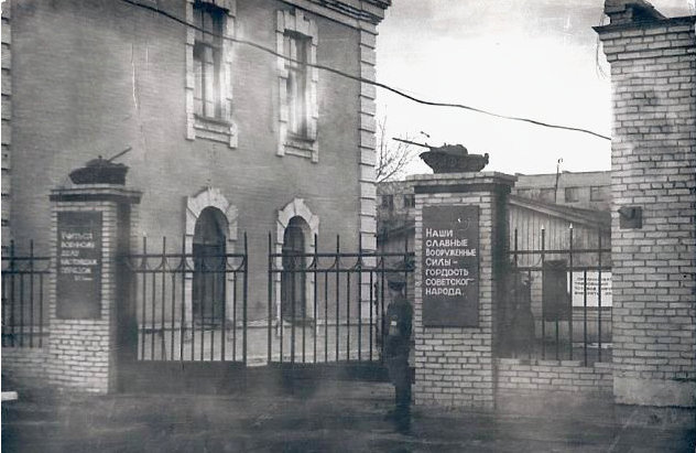 Вход в училище в годы его расцвета 