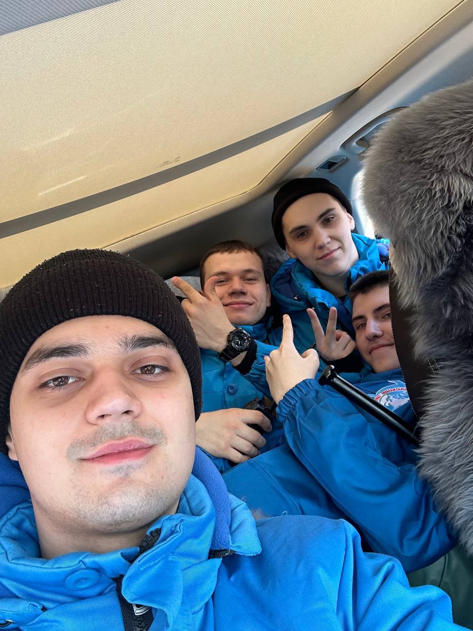 Челябинские добровольцы помогают соседям в беде 