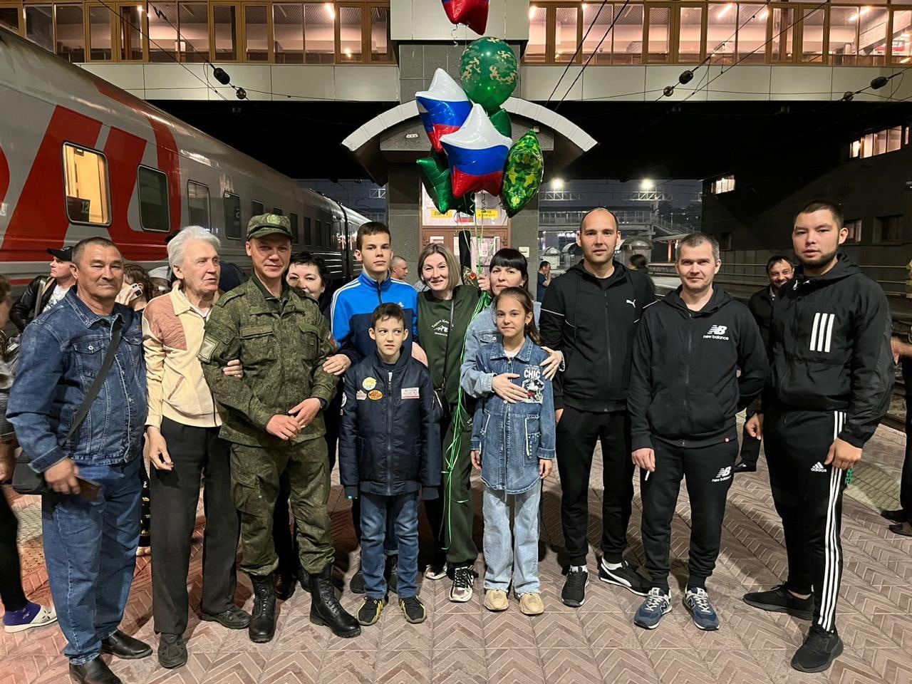 На вокзале была организована торжественная встреча 